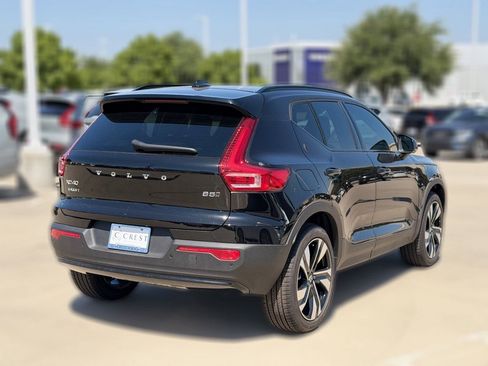 New 2026 Volvo XC40 B5 Plus w/ Climate Package AWD/4WD image 4