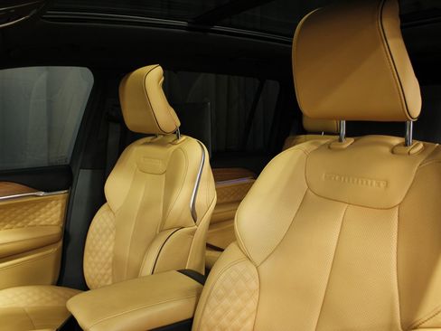 Used 2025 Jeep Grand Cherokee L Summit image 5