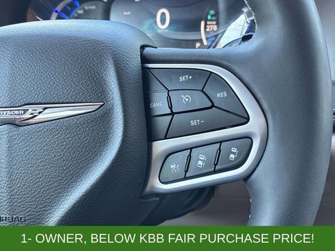 Used 2024 Chrysler Pacifica Limited FWD image 29