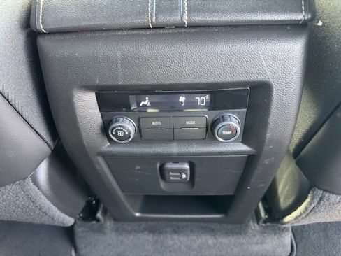 Used 2023 Chevrolet Traverse LT image 35