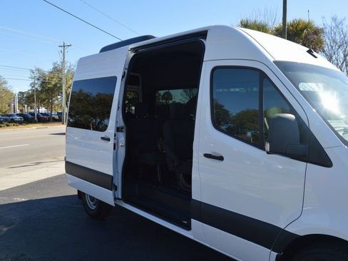 Used 2024 Mercedes-Benz Sprinter 2500 image 38