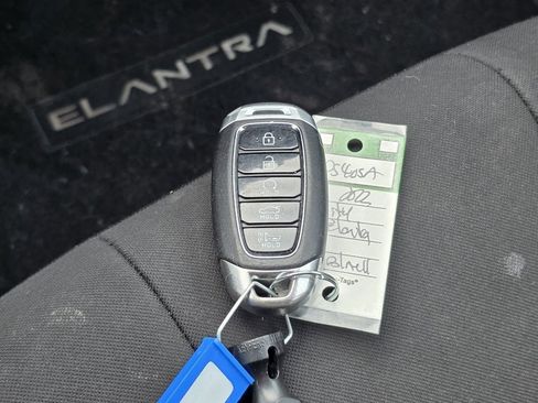 Used 2022 Hyundai Elantra SEL image 33