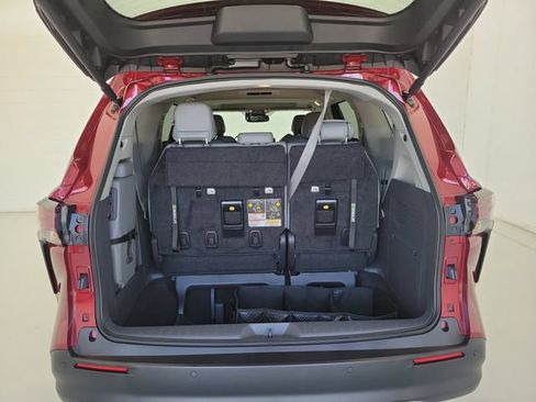 Used 2024 Toyota Sienna XLE FWD image 10