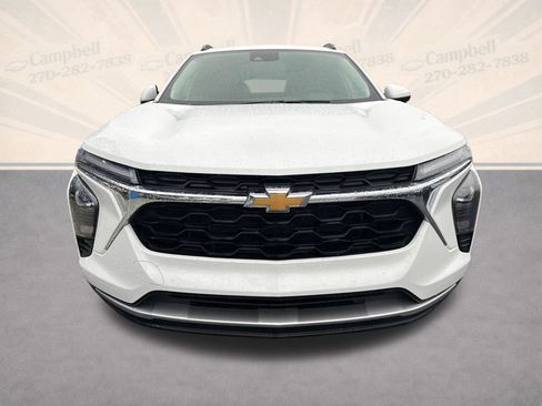 Used 2025 Chevrolet Trax LT w/ LT Convenience Package image 9