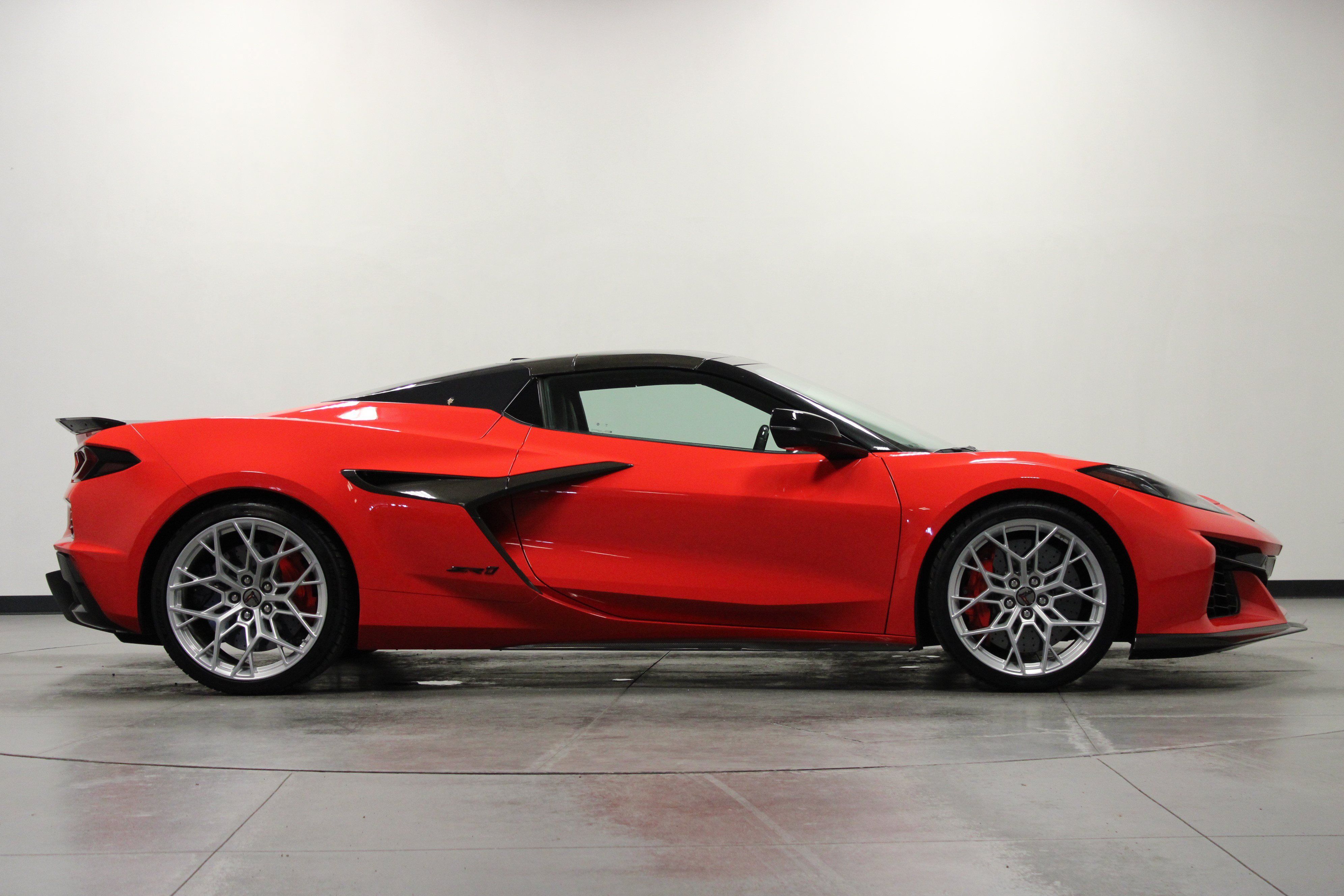 Used 2025 Chevrolet Corvette ZR1 RWD image 3