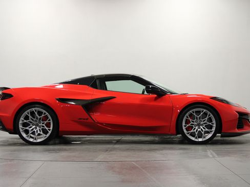 Used 2025 Chevrolet Corvette ZR1 RWD image 3