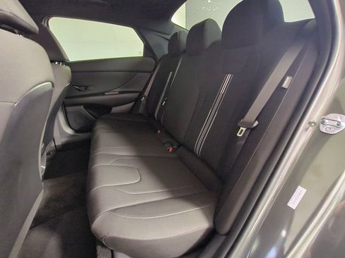 Used 2025 Hyundai Elantra Sport FWD image 14
