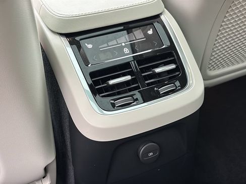 Certified 2024 Volvo XC90 T8 Plus w/ Protection Package Premier AWD/4WD image 9