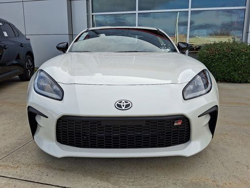 New 2025 Toyota GR86 Premium image 2