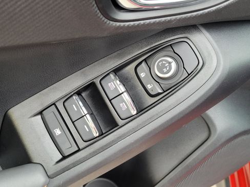 Certified 2025 Subaru Crosstrek 2.5i Limited w/ Crosstrek Mirror Package image 25