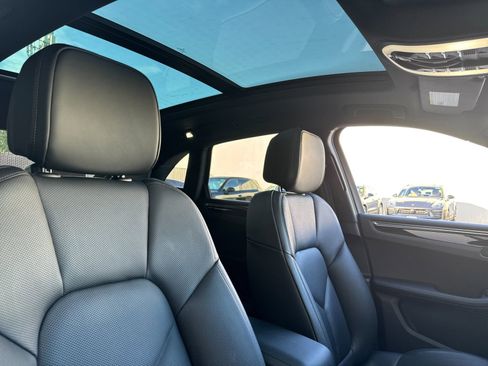 Certified 2025 Porsche Macan image 19
