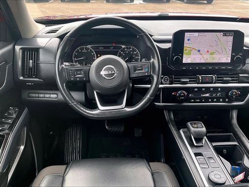 Used 2023 Nissan Pathfinder SL image 18