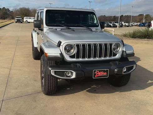 Used 2024 Jeep Wrangler Sahara w/ Technology Group image 4