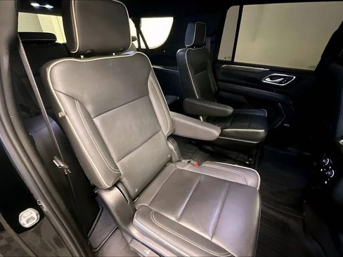 Used 2023 Chevrolet Suburban Premier image 23