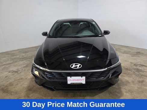 Used 2025 Hyundai Elantra SE image 2