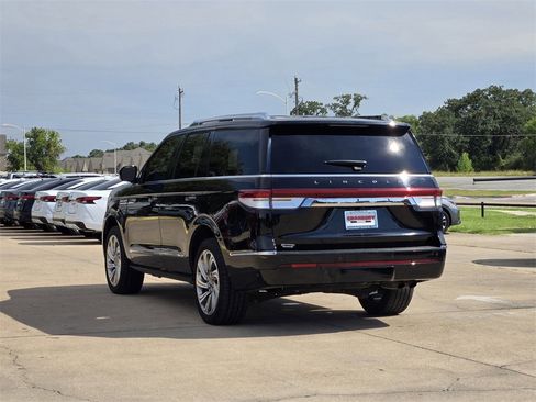 Used 2023 Lincoln Navigator Reserve image 4