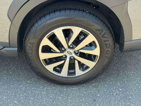 Used 2025 Subaru Outback Premium w/ Popular Package #1A AWD/4WD image 12
