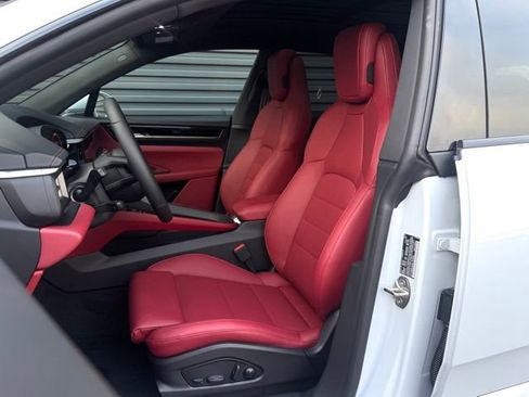 New 2025 Porsche Macan 4S Electric AWD/4WD image 5