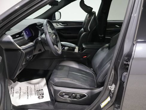 Used 2023 Jeep Grand Cherokee L Overland w/ Luxury Tech Group IV AWD/4WD image 12