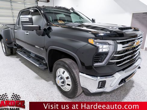 Used 2025 Chevrolet Silverado 3500 LTZ w/ LTZ Plus Package image 6