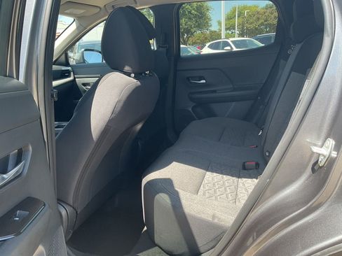 Used 2025 Nissan Kicks SV AWD/4WD image 9