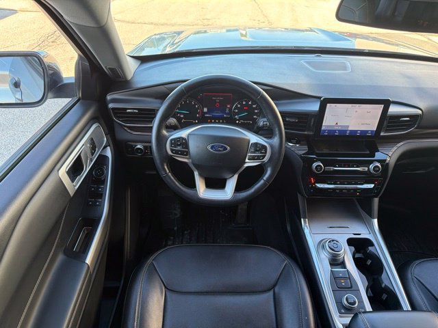 Used 2023 Ford Explorer Limited w/ Equipment Group 301A AWD/4WD image 17