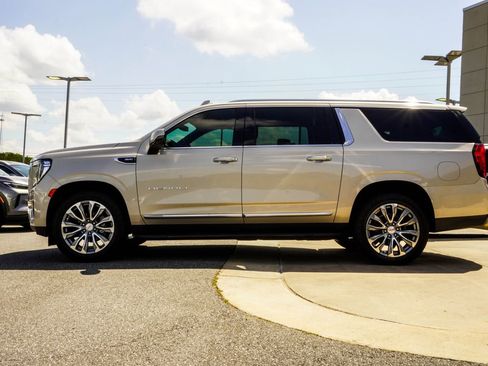 Used 2021 GMC Yukon XL Denali RWD image 9