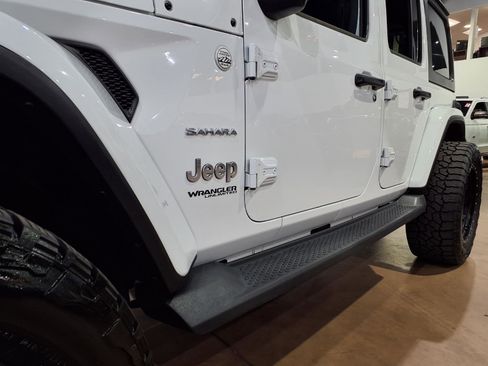Used 2019 Jeep Wrangler Unlimited Sahara AWD/4WD image 7