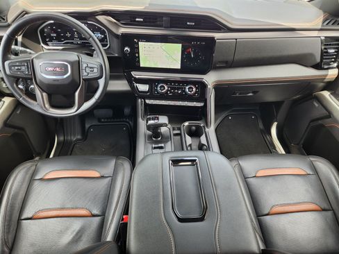 Used 2022 GMC Sierra 1500 AT4 w/ AT4 Premium Package AWD/4WD image 9