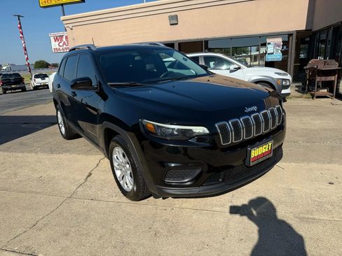 Used 2020 Jeep Cherokee Latitude image 3