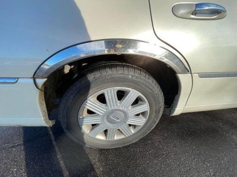 Used 2003 Lincoln Town Car Cartier image 15