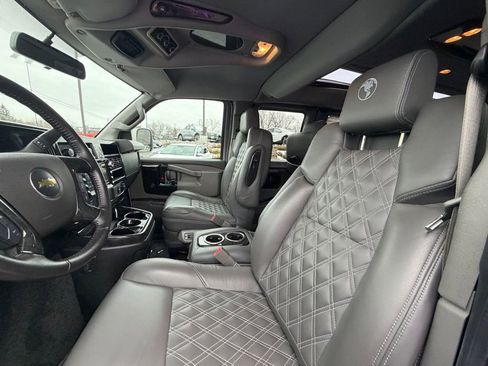 Used 2022 Chevrolet Express 2500 Extended w/ Enhanced Convenience Package image 11