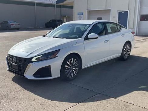 Used 2023 Nissan Altima 2.5 SV image 4