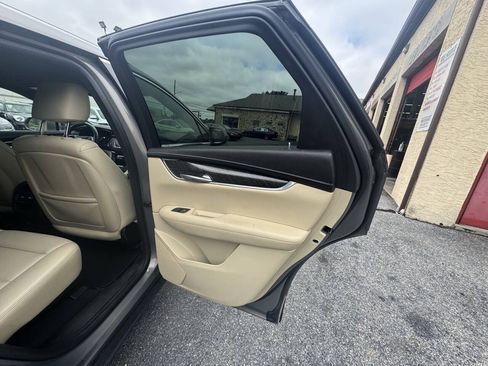 Used 2018 Cadillac XT5 FWD image 16