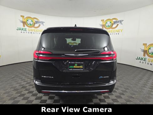 Used 2023 Chrysler Pacifica Limited FWD image 7