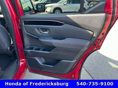 Certified 2025 Honda Pilot Sport image 14
