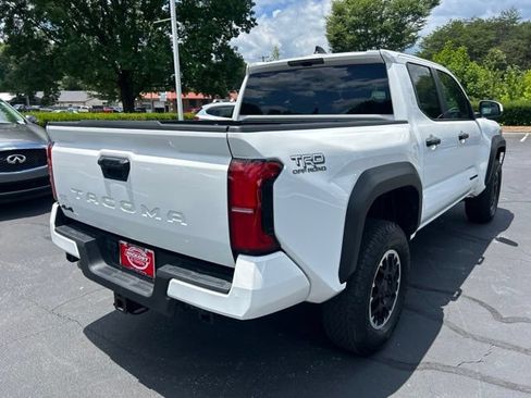 Used 2024 Toyota Tacoma TRD Off-Road AWD/4WD image 7
