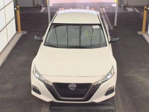 Used 2021 Nissan Altima 2.5 SR FWD image 2
