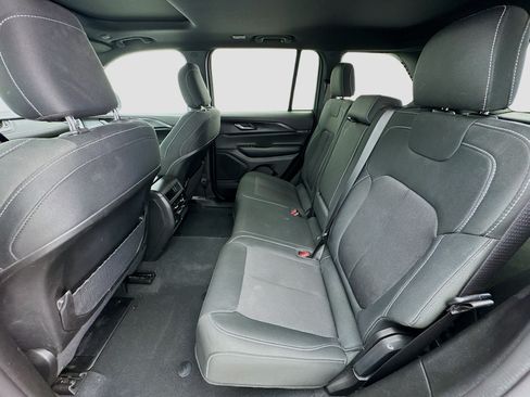 Used 2024 Jeep Grand Cherokee Laredo X RWD image 16