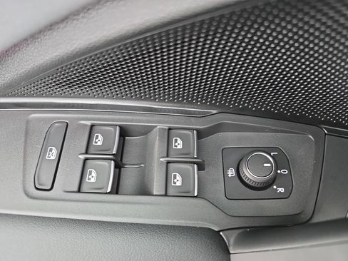 New 2026 Volkswagen Tiguan SE R-Line FWD image 28