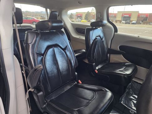 Used 2021 Chrysler Voyager Lxi image 22