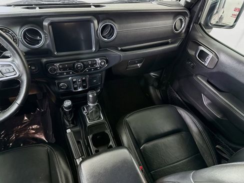 Used 2018 Jeep Wrangler Unlimited Sahara image 27