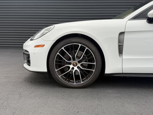 Certified 2023 Porsche Panamera image 12