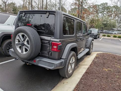 Used 2018 Jeep Wrangler Unlimited Sahara image 6