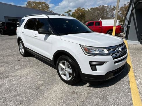 Used 2019 Ford Explorer XLT image 3