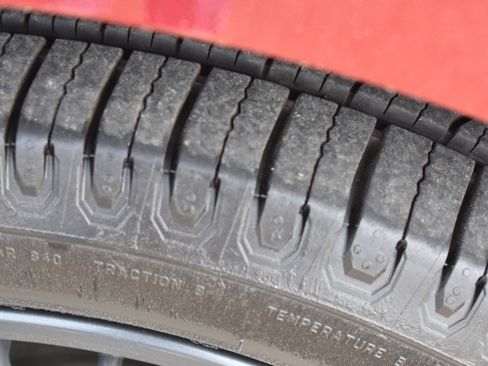 Used 2022 Chevrolet Equinox RS w/ RS Leather Package image 11