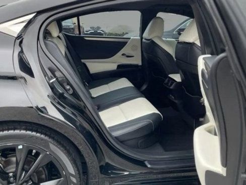 Used 2023 Lexus ES 300h F Sport image 12