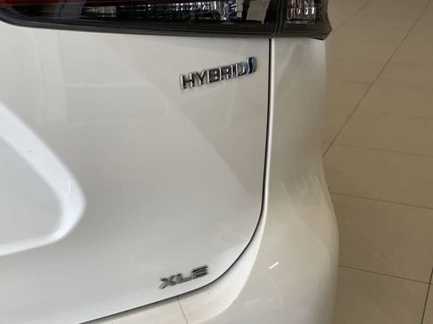 Used 2020 Toyota Highlander XLE AWD/4WD image 12