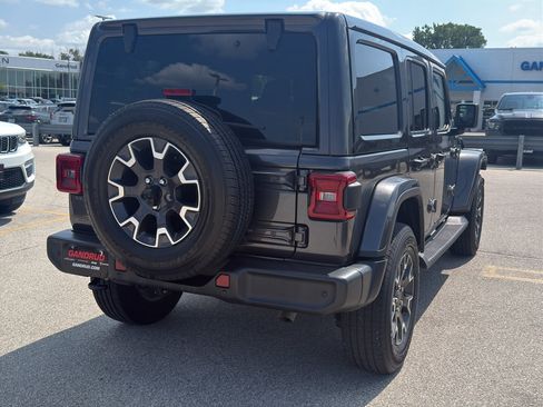 Used 2025 Jeep Wrangler Unlimited Sahara w/ Safety Group AWD/4WD image 5