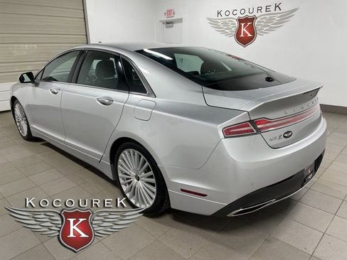 Used 2017 Lincoln MKZ Reserve FWD image 4